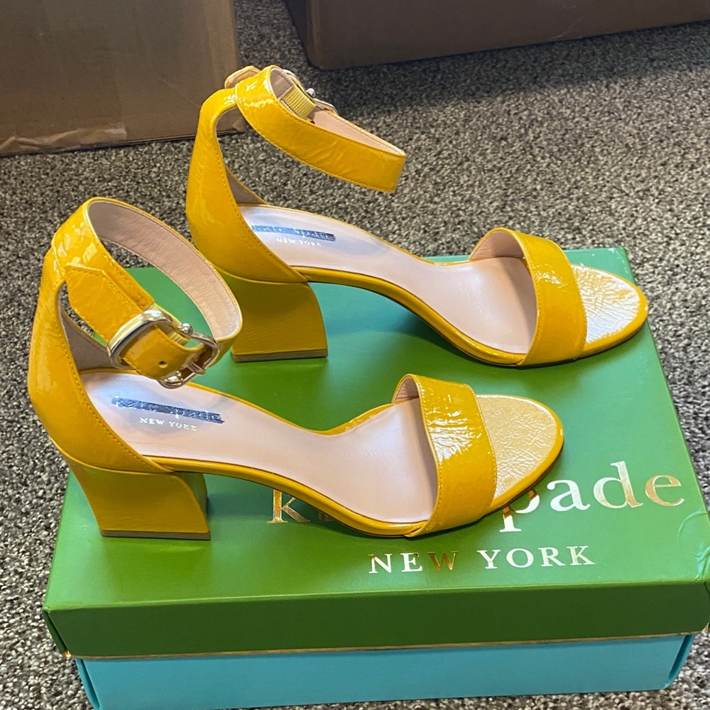 Kate Spade Susane Crinkle Patent Marigold Bright Yellow Sandals Size 8 - Picture 9 of 10